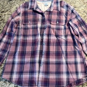 Lot of women’s clothing, mostly for cooler weather.